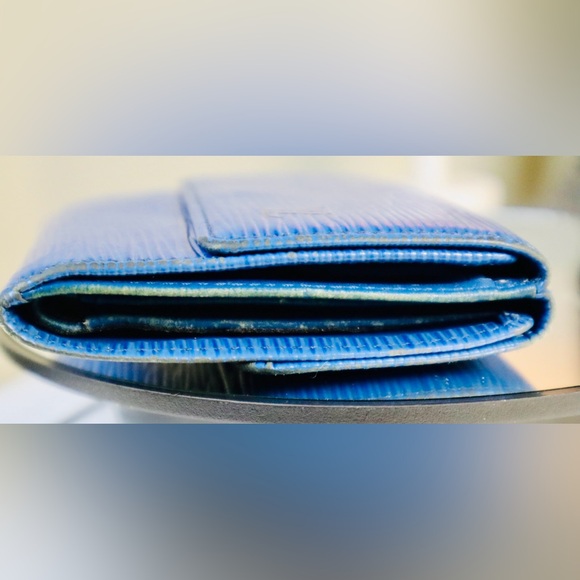“HOST PICK” Louis Vuitton Epi Porte Monnaie Billets Cartes Credit Wallet - Picture 8 of 12